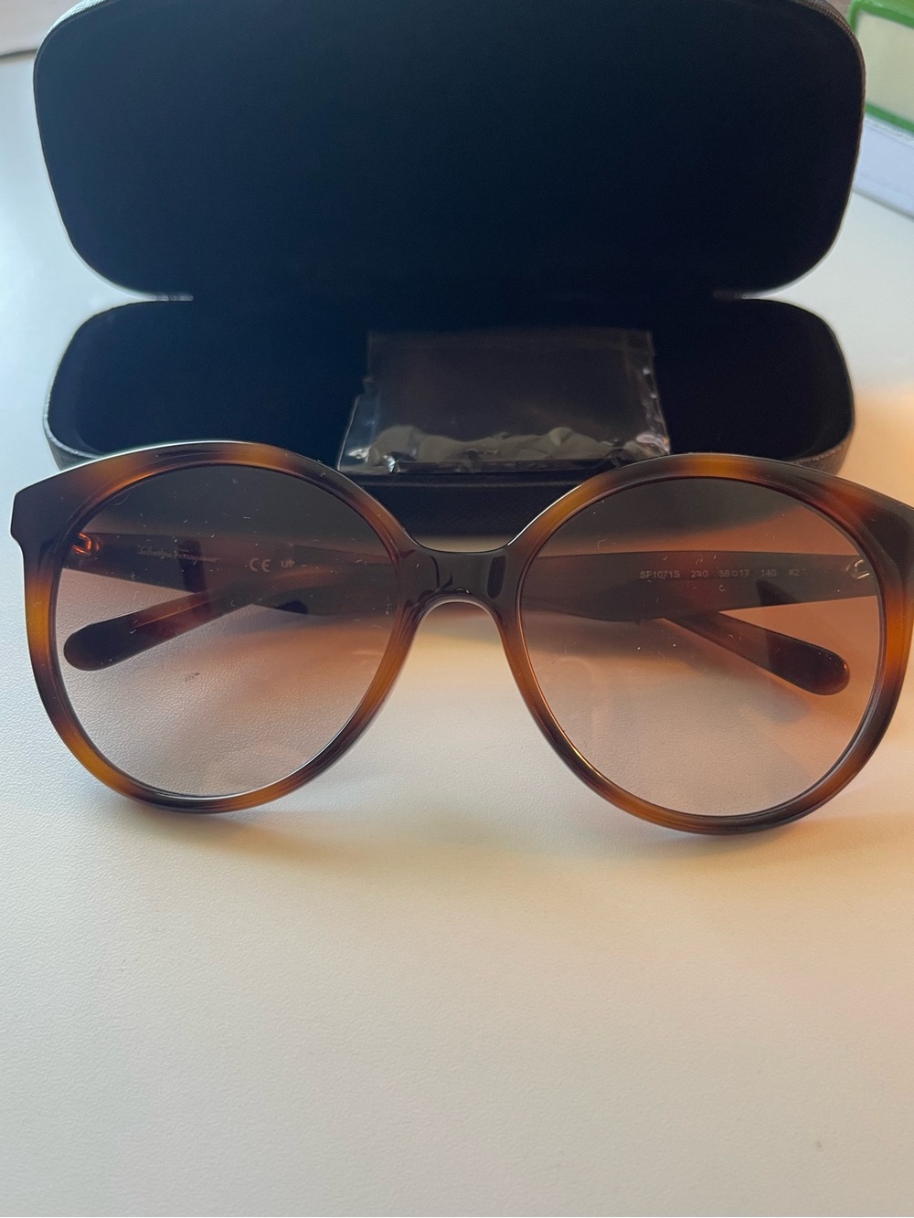 Salvatore Ferragamo Round Tortoiseshell Sunglasses - Brown